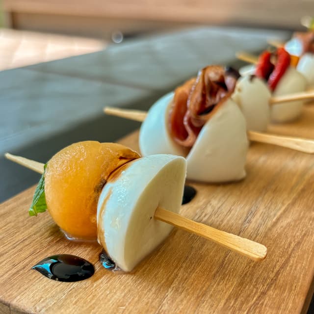 Espetinho de Mozzarella de Búfala Recheada